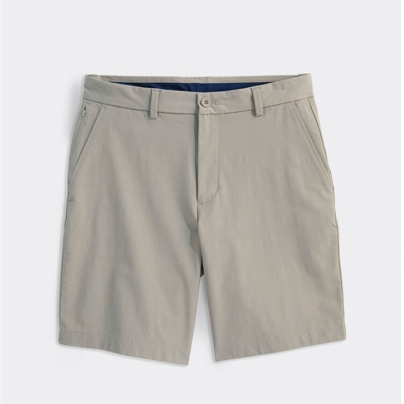 Vineyard Vines On the Go Shorts - Picture 1 of 6